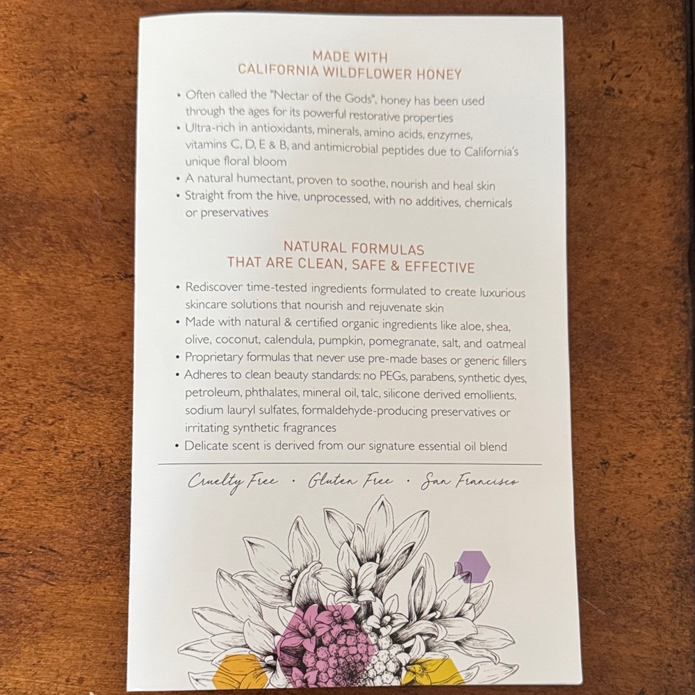 Marin Bee Skincare Set with Floral Design - Picture 8 of 8
